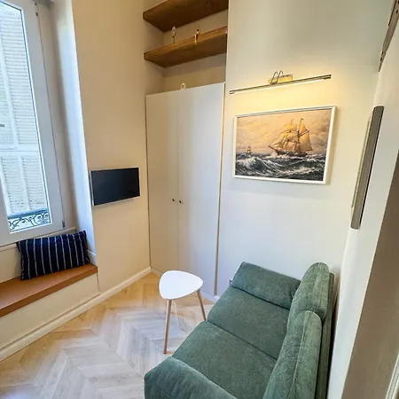 Compact Modern Apartment *