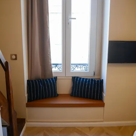 Compact Modern Apartment Nice